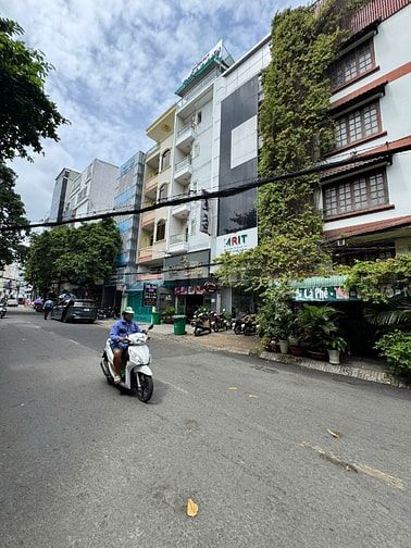 Bán gấp nhà MT ngay Vạn Hạnh Mall DT 5 x 17m 7 Tầng Thag máy giá 36 tỷ