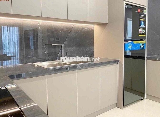 căn hộ 2 phòng ngủ 1WC. chung cư Orchard Parkview. gần sân bay TSN