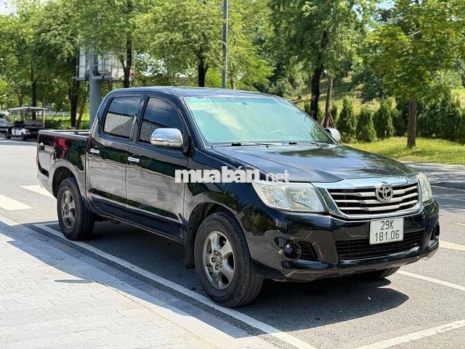 Toyota Hilux 2011 2.5E 4x2 MT - 300000 km