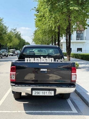 Toyota Hilux 2011 2.5E 4x2 MT - 300000 km