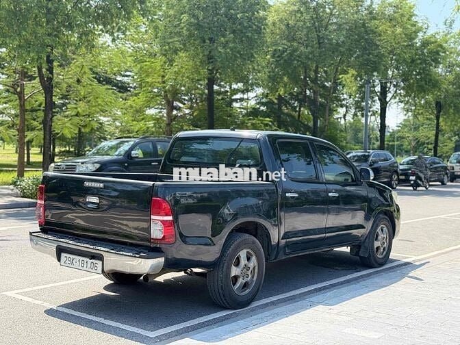 Toyota Hilux 2011 2.5E 4x2 MT - 300000 km