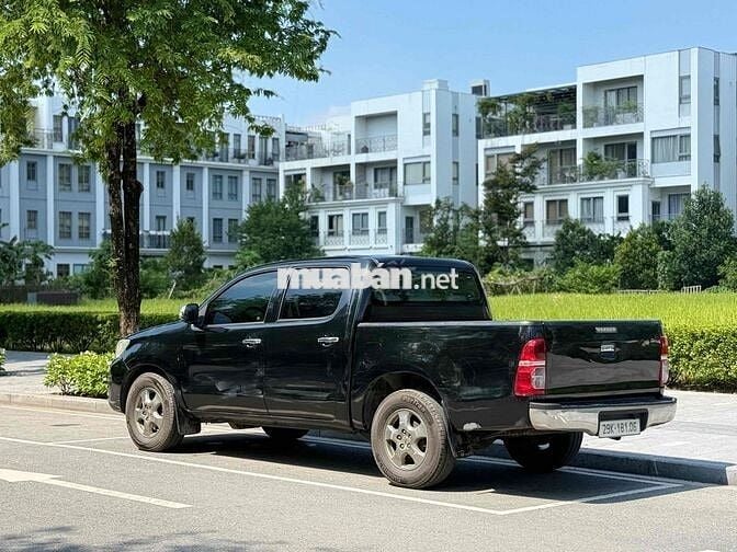 Toyota Hilux 2011 2.5E 4x2 MT - 300000 km