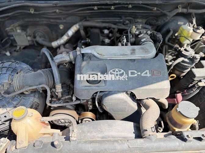 Toyota Hilux 2011 2.5E 4x2 MT - 300000 km