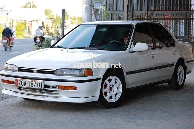 Honda Accord 1992 2.2 MT - 123456 km