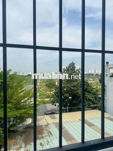 Cần bán gấp nhà P TTN Q12  38ha VIP DT 4, 5 x20 1 trệt 3 lầu 5PN 4WS