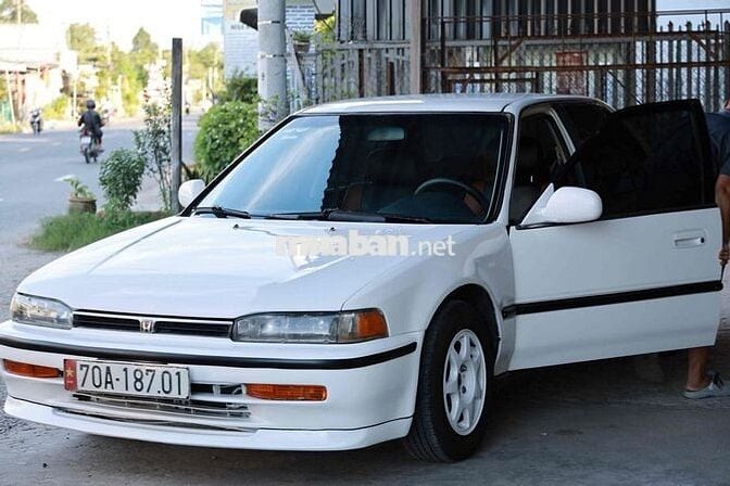 Honda Accord 1992 2.2 MT - 123456 km