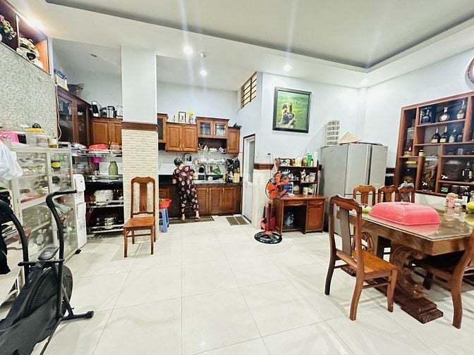 Khoán 3 tỷ/ năm - MT VIP Sân GaT3 Cộng Hoà 19Mx24M 6 Tầng Thang Máy