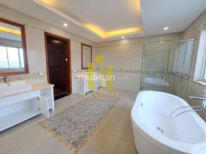 Biệt Thự Hồ Bơi, Sân Vườn Khu Có Bảo Vệ 24/24 - Giá 130 Triệu
