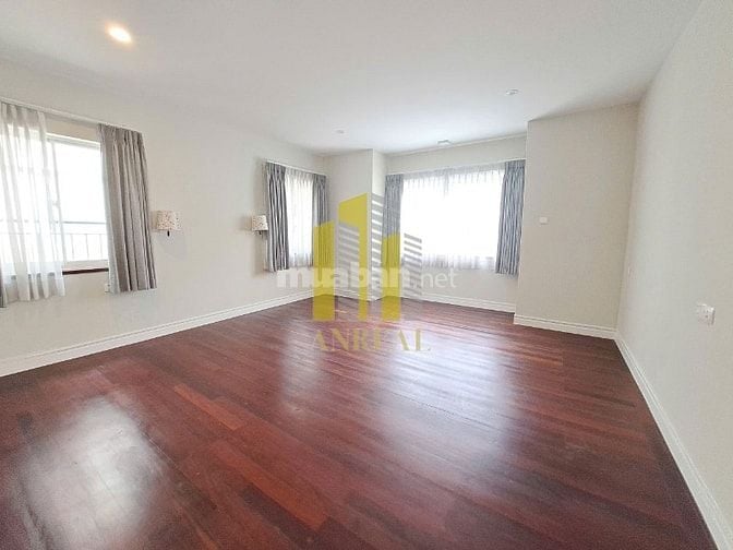 Biệt Thự Hồ Bơi, Sân Vườn Khu Có Bảo Vệ 24/24 - Giá 130 Triệu