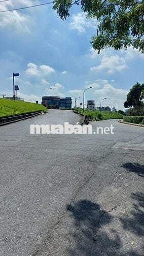 Bán đất phố Ngọc Thụy,54m2, tặng GPXD 4 tầng 1 tum, gần cầu Long Biên