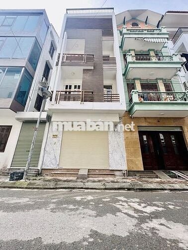 VĂN QUÁN - HÀ ĐÔNG - Ô TÔ NGỦ TRONG NHÀ VĂN QUÁN - HÀ ĐÔNG - Ô TÔ NGỦ TRONG NHÀ