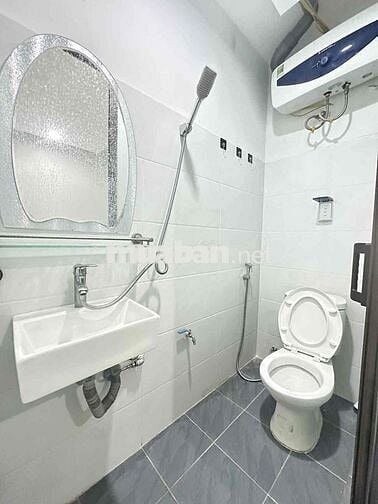 Chính chủ bán căn tập thể 8/3 nhà đẹp,oto gần,fun đồ,ở ngay 50 m2