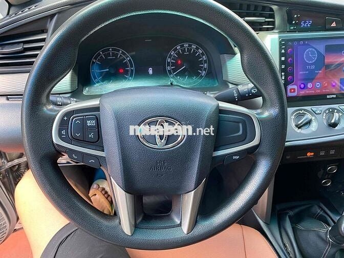 Toyota Innova 2017 2.0E - 100000 km