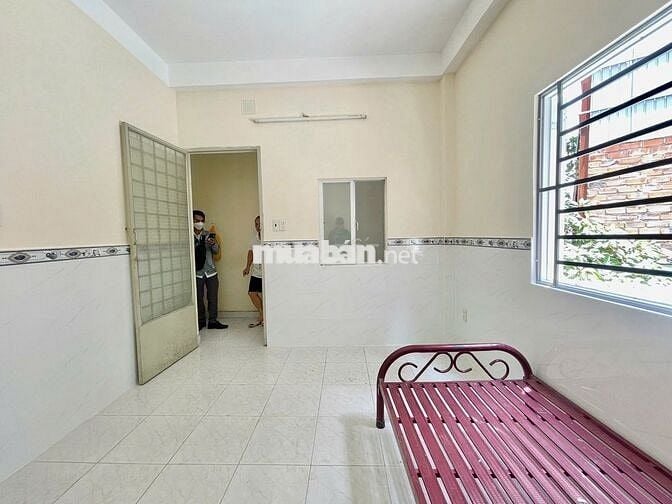 phòng studio cửa sổ trời thoáng mát gần ngã 5 chuồng chó siêu thị Go