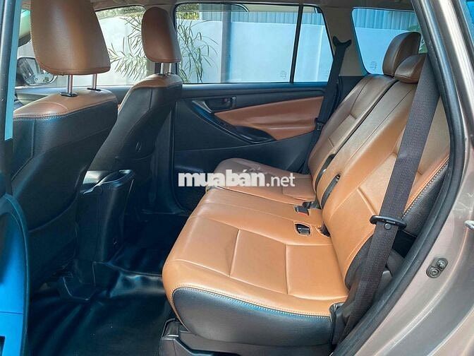 Toyota Innova 2017 2.0E - 100000 km