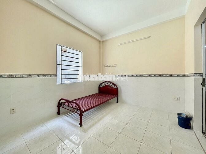 phòng studio cửa sổ trời thoáng mát gần ngã 5 chuồng chó siêu thị Go