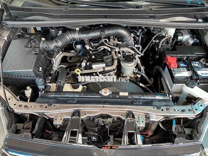 Toyota Innova 2017 2.0E - 100000 km
