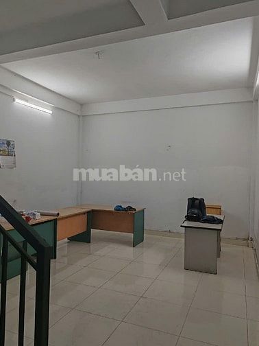 Cho thuê nhà Tam Trinh, Hoàng Mai, DT 70 m2, 3 tầng, đường to 2 ô tô