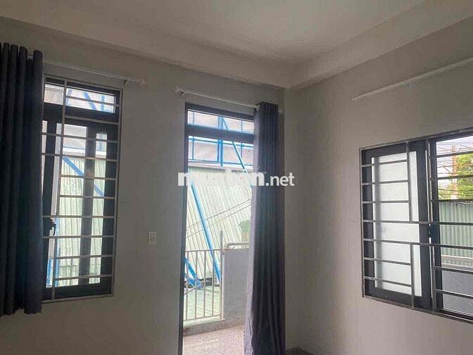 Cho thuê phòng trọ ban công 2 mặt , tách bếp , cửa sổ thoáng mát mặt t