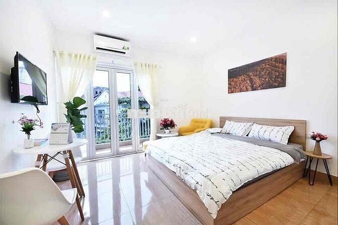 Căn Hộ Ban Công Sang Trọng Ngay Bờ Kè Trường Sa Q3
