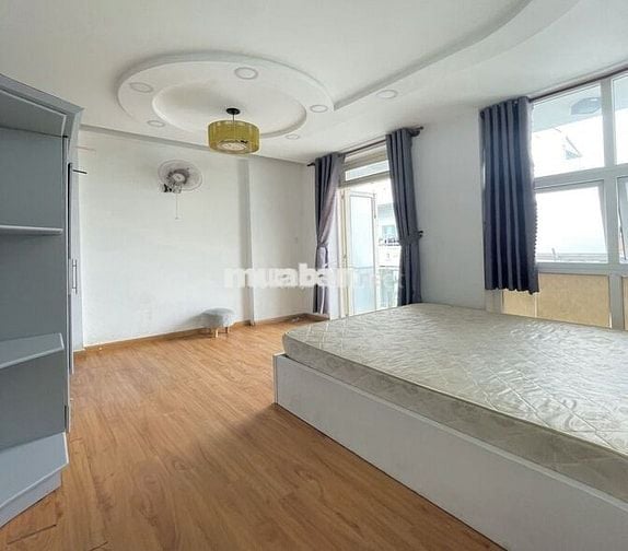Phòng ban công free bếp, máy giặt | chợ Hạnh Thông Tây x Cv Làng Hoa