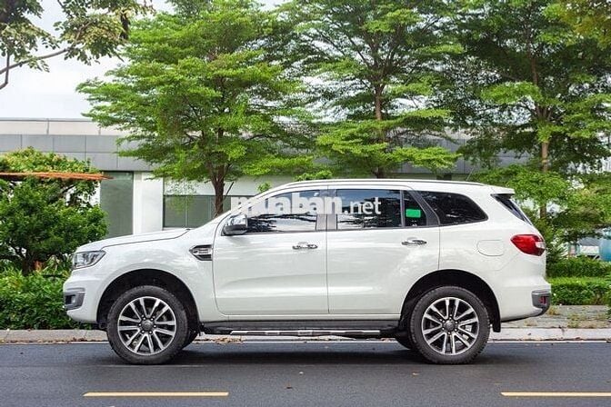 Ford Everest Titanium 2.0L AT 4x2 2020 - xuất HĐ
