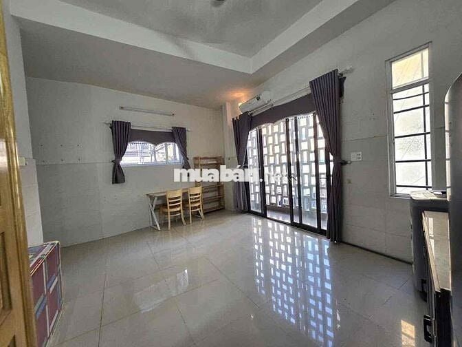 Cho Thuê Phòng Ban Công Lớn Đầy Đủ Nội Thất Ngay Luỹ Bán Bích Tân Phú
