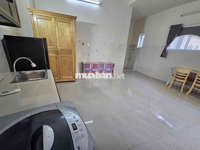 Cho Thuê Phòng Ban Công Lớn Đầy Đủ Nội Thất Ngay Luỹ Bán Bích Tân Phú