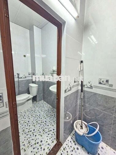 Nhà mới y hình hẻm xe tải 3pn 2wc ,sân xe máy