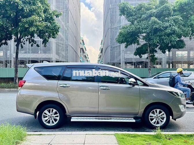Toyota innova E 2.0MT