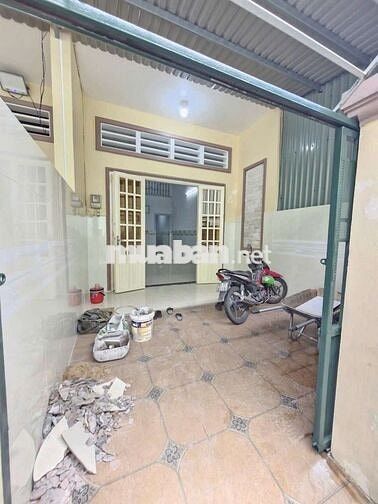 Nhà mới y hình hẻm xe tải 3pn 2wc ,sân xe máy