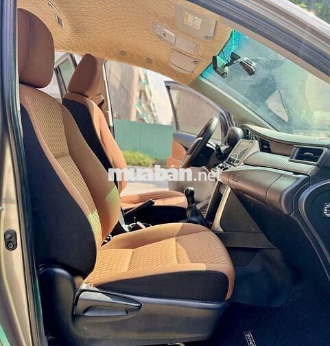 Toyota innova E 2.0MT