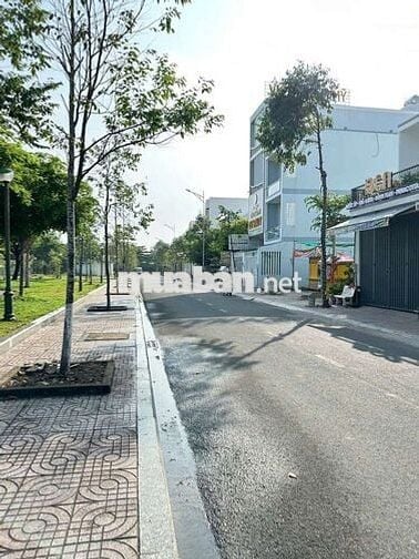 Bán nhà mặt tiền gần công viên đài truyền hình Vĩnh Long