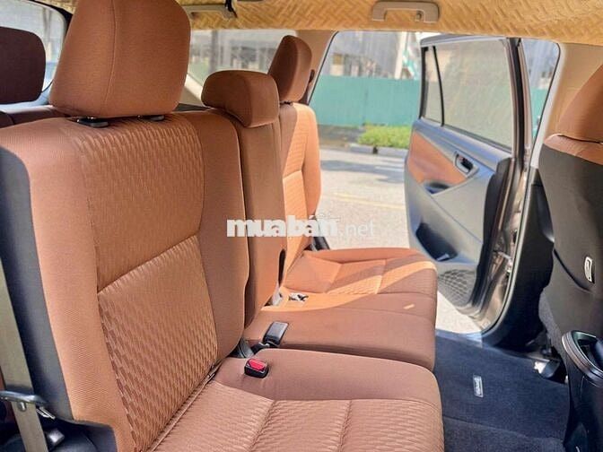 Toyota innova E 2.0MT