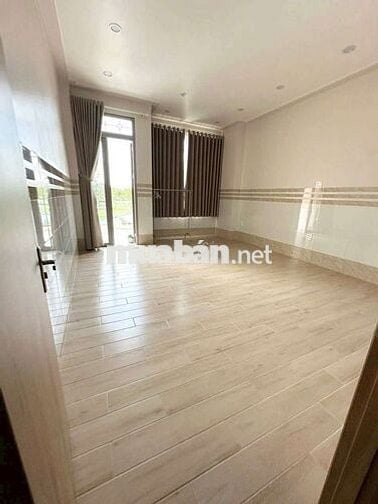 Bán nhà mặt tiền gần công viên đài truyền hình Vĩnh Long
