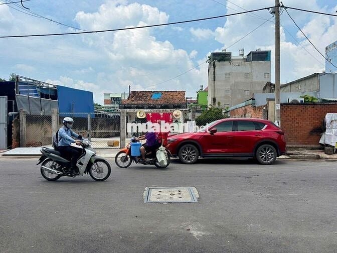 Đất xây CHDV, khách sạn, sát chợ Hiệp Bình, HBC, DT: 12,2m*33m (400m2)