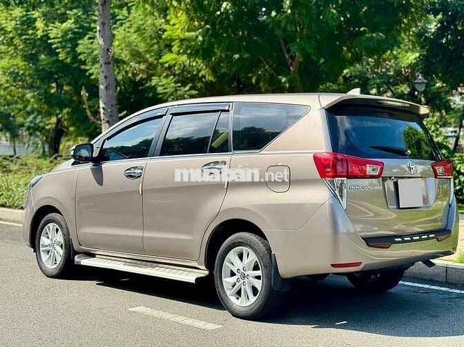Toyota innova E 2.0MT