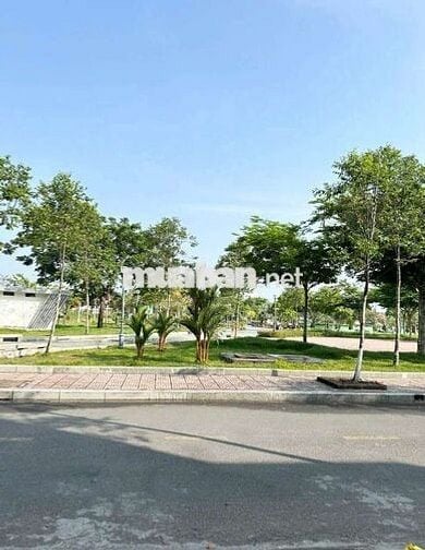 Bán nhà mặt tiền gần công viên đài truyền hình Vĩnh Long