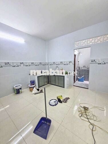 Nhà mới y hình hẻm xe tải 3pn 2wc ,sân xe máy