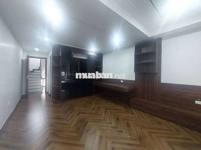 Bán nhà Phố Trạm- phường Long Biên gần ngay siê thi Aeon, 8 tầng , 56m