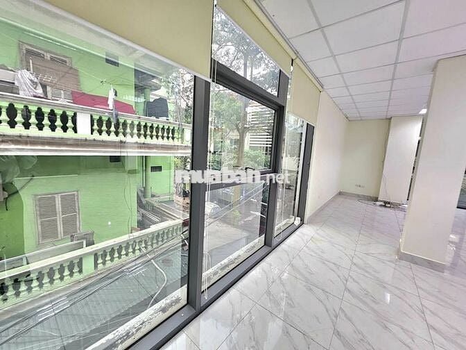 Cho thuê văn phòng 80m2 giá 17tr/th tại phố Yên Lãng nhà mới 100%
