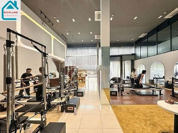 Cho Thuê Nhà Mặt Tiền 490 Võ Văn Kiệt,, Quận 1, TPHCM. DT:330m² /15.6m