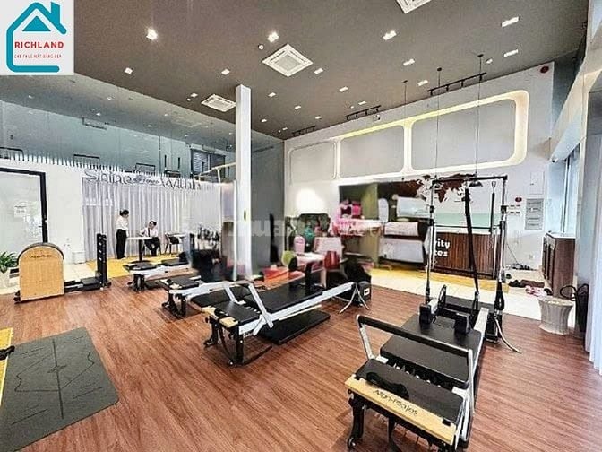 Cho Thuê Nhà Mặt Tiền 490 Võ Văn Kiệt,, Quận 1, TPHCM. DT:330m² /15.6m
