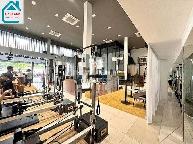 Cho Thuê Nhà Mặt Tiền 490 Võ Văn Kiệt,, Quận 1, TPHCM. DT:330m² /15.6m