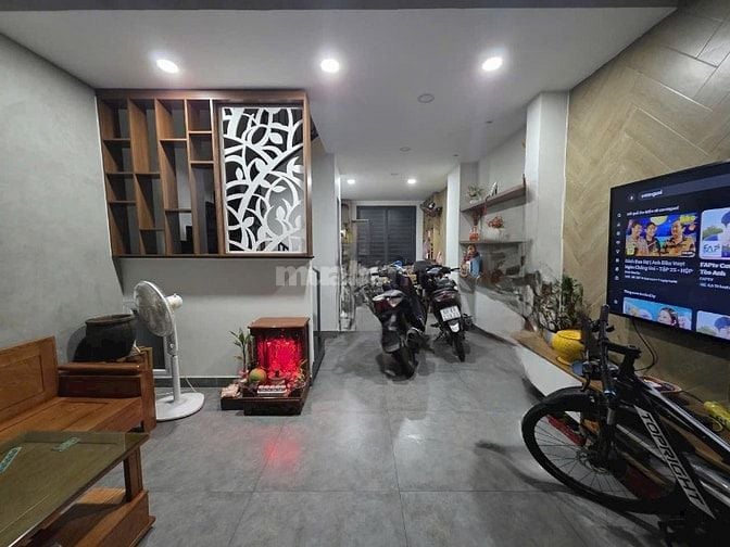 BÁN NHÀ 4 TẦNG NGAY LOTTEE Q.7 GIÁ RẺ