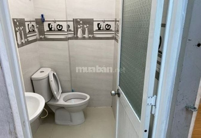 Cho thuê nhà nguyên căn 1 trệt 1 lầu đẹp, hẻm xe tải
