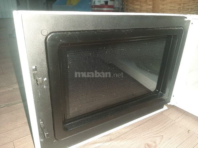 Cần bán xác 2 lò vi sóng , giá tổng chỉ  150k, Xe cơm dài 6m giá 5tr