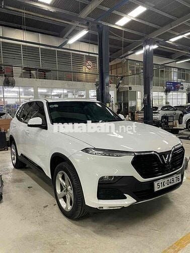 VinFast Lux SA2.0 2021 2.0 AT - 57000 km