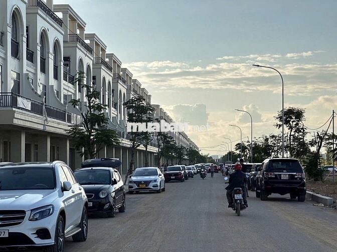 Bán lô góc sẵn sổ đỏ, mặt tiền QL.19 Quy Nhơn Iconic, gần biển 10x16