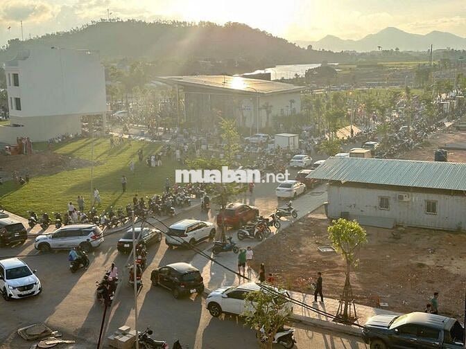 Bán lô góc sẵn sổ đỏ, mặt tiền QL.19 Quy Nhơn Iconic, gần biển 10x16